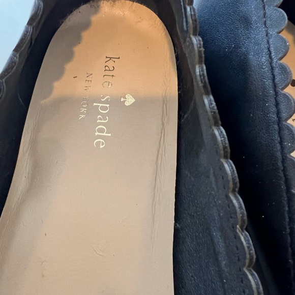 Kate Spade Women’s Black Leather Ballet Flat with Scalloped Edge Size 8M - Picture 2 of 7
